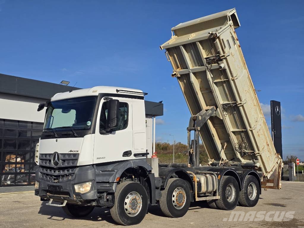 Mercedes-Benz Arocs 3240 덤프 트럭