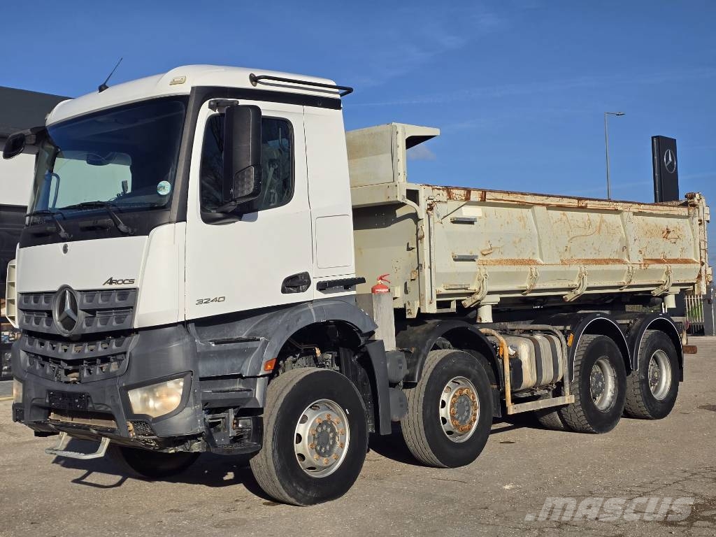 Mercedes-Benz Arocs 3240 덤프 트럭