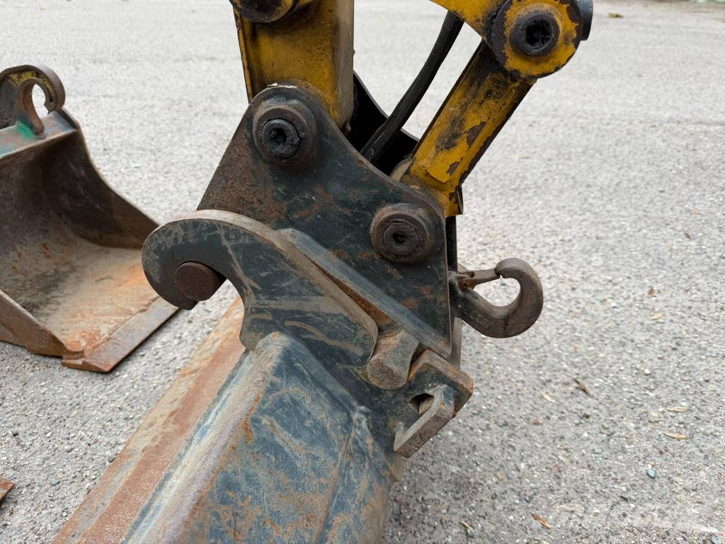 CAT 301.8 - A/C! حفارات صغيرة أقل من 7 طن (حفارات صغيرة)