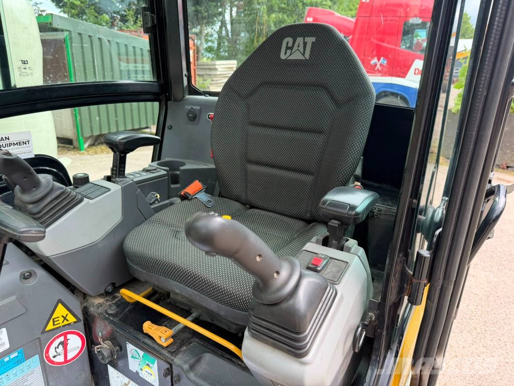 CAT 301.8 - A/C! حفارات صغيرة أقل من 7 طن (حفارات صغيرة)