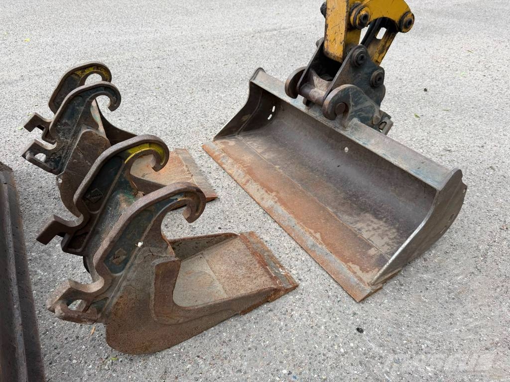 CAT 301.8 - A/C! حفارات صغيرة أقل من 7 طن (حفارات صغيرة)