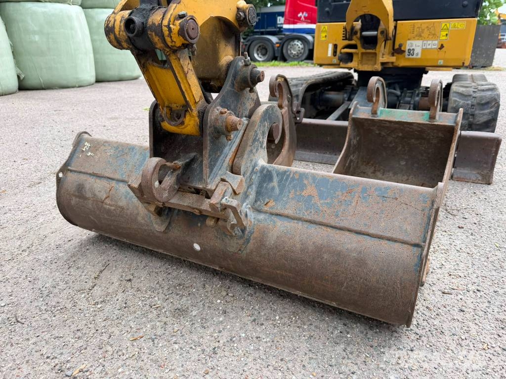 CAT 301.8 - A/C! حفارات صغيرة أقل من 7 طن (حفارات صغيرة)