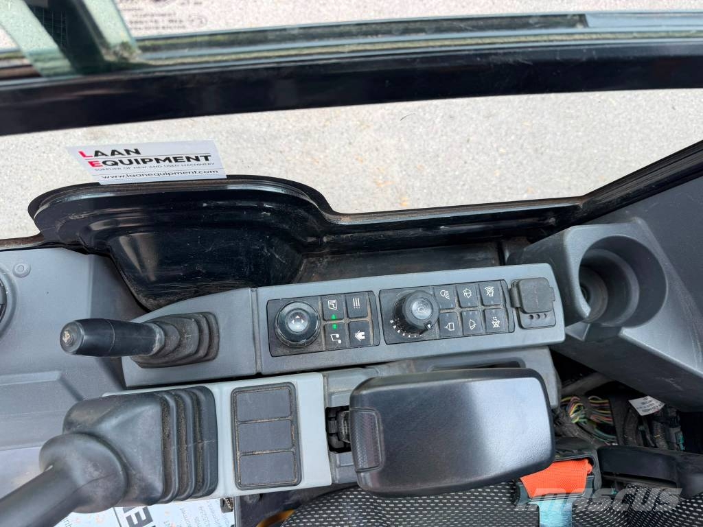 CAT 301.8 - A/C! حفارات صغيرة أقل من 7 طن (حفارات صغيرة)