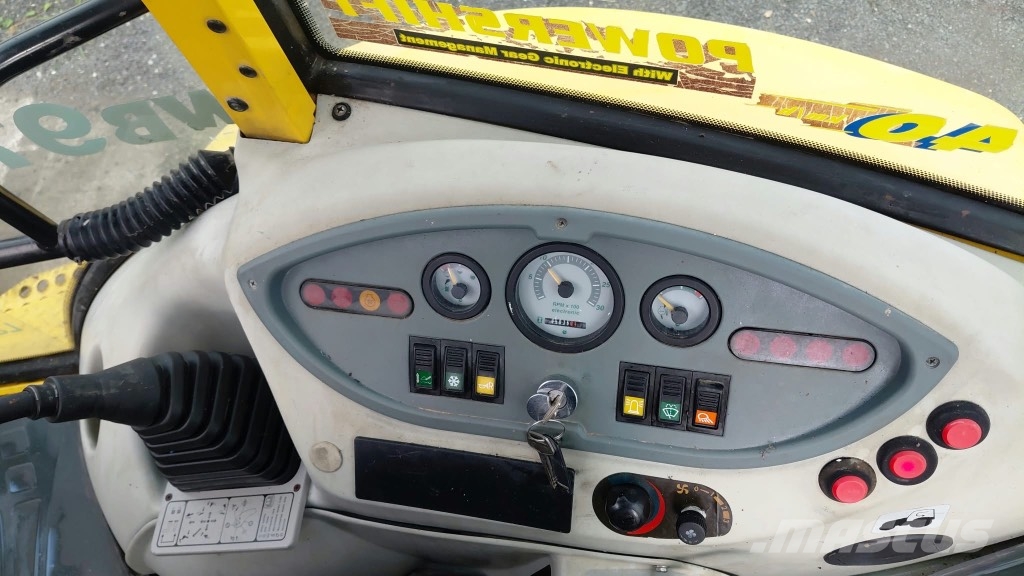 Komatsu WB 97 S-2 لوادر ذات جرافات عكسية