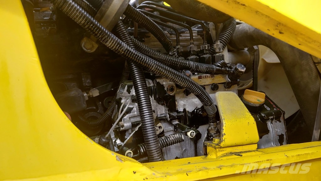 Komatsu WB 97 S-2 لوادر ذات جرافات عكسية