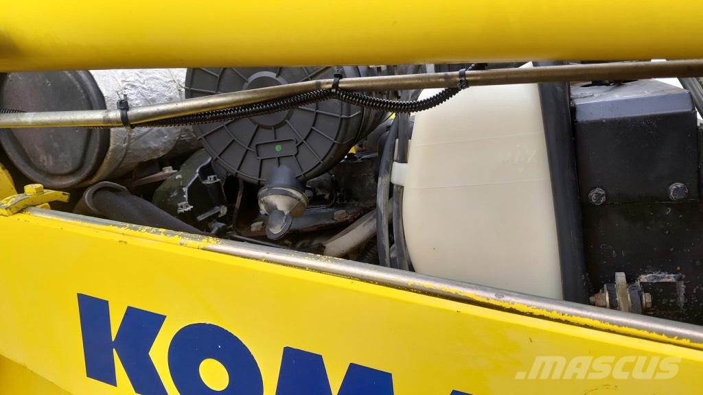 Komatsu WB 97 S-2 لوادر ذات جرافات عكسية