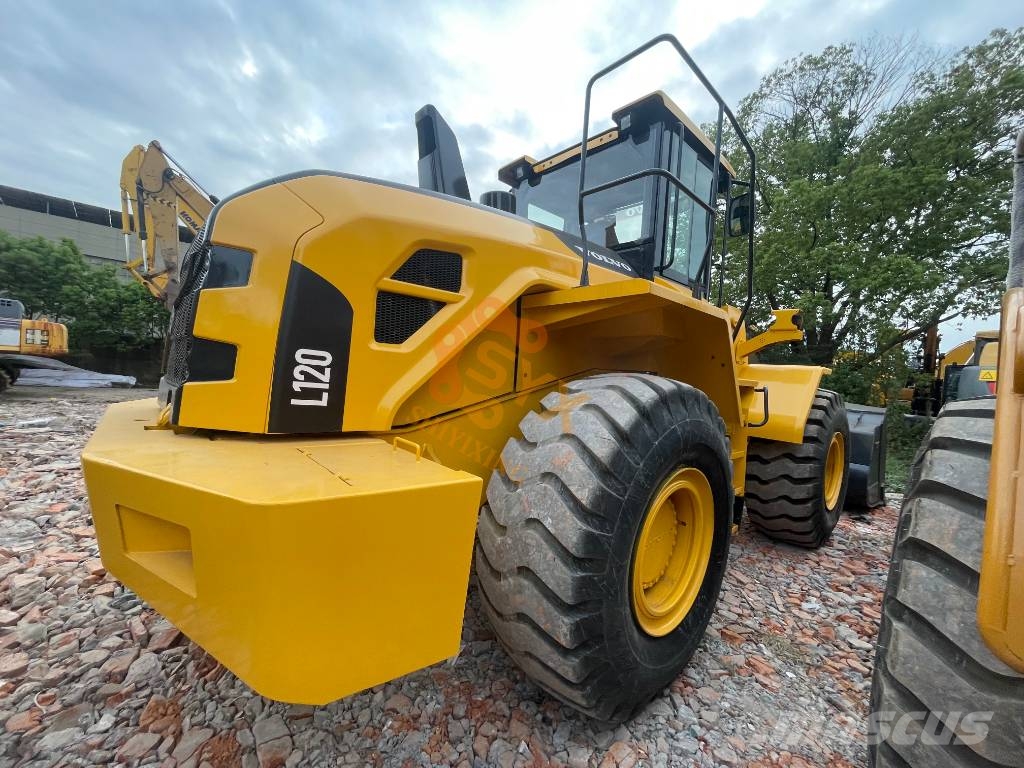 Volvo L 120 輪胎式裝載機