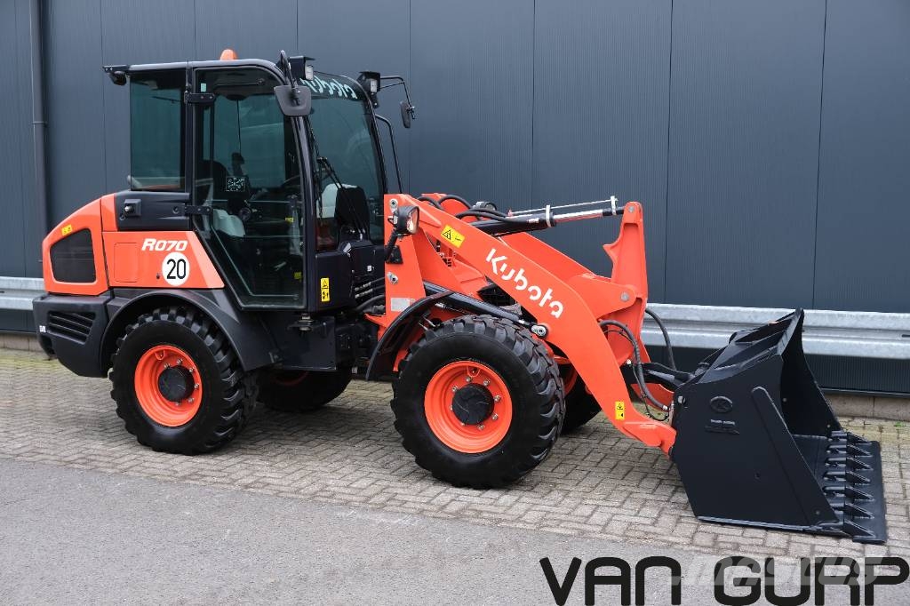 Kubota R 070 | 2023 | 740h | Klima A/C 휠로우더