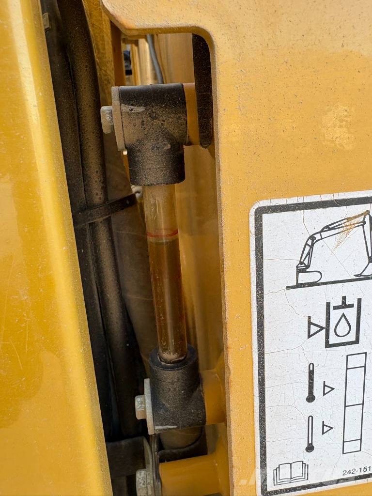 CAT 390 F L Koparki gąsienicowe