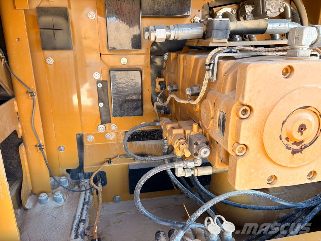 CAT 390 F L Koparki gąsienicowe