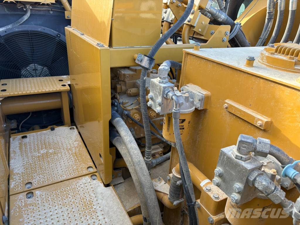 CAT 390 F L Koparki gąsienicowe