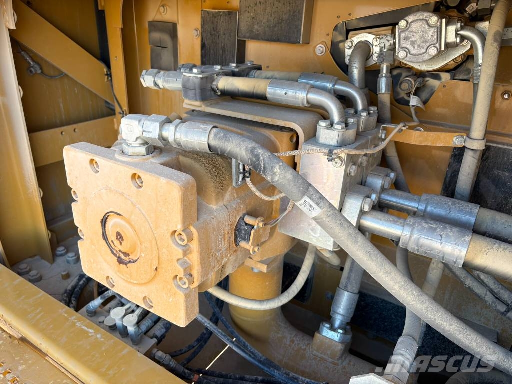 CAT 390 F L Koparki gąsienicowe