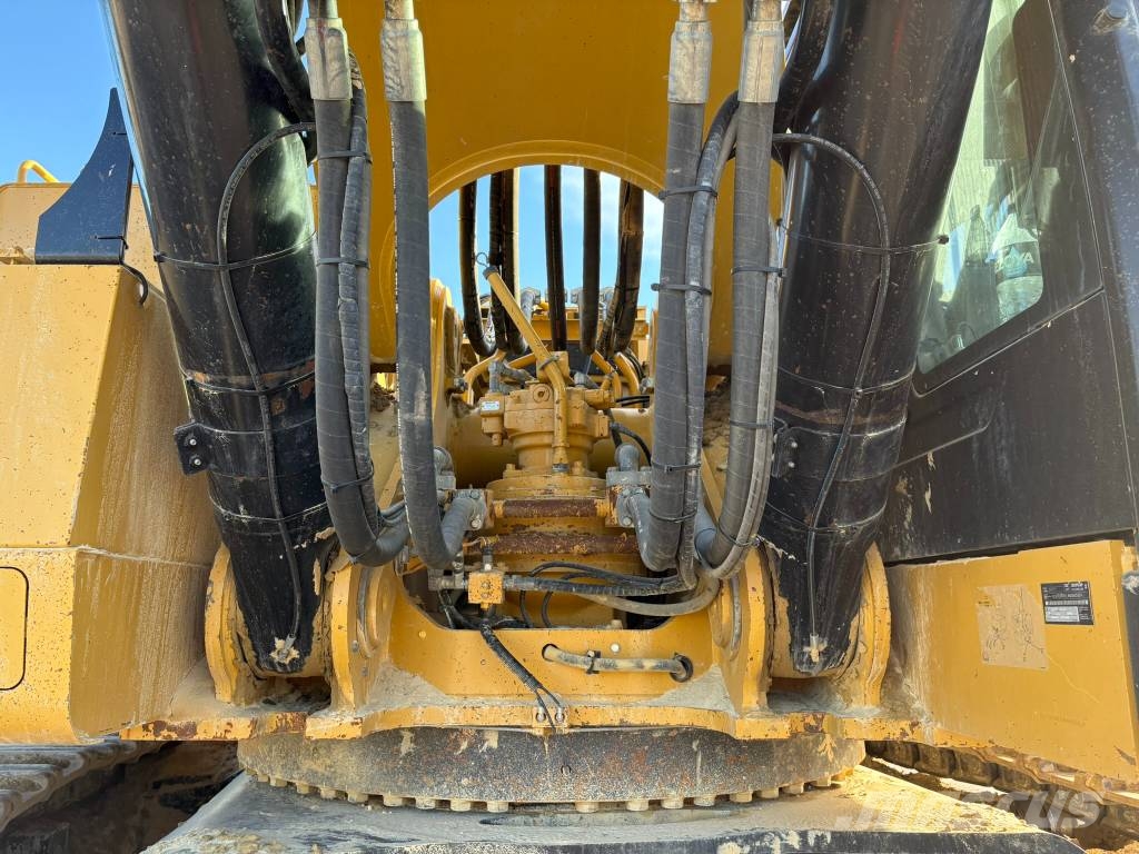 CAT 390 F L Koparki gąsienicowe