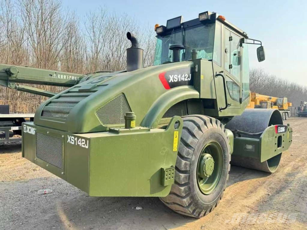 XCMG XS 142 J ضاغطات التربة