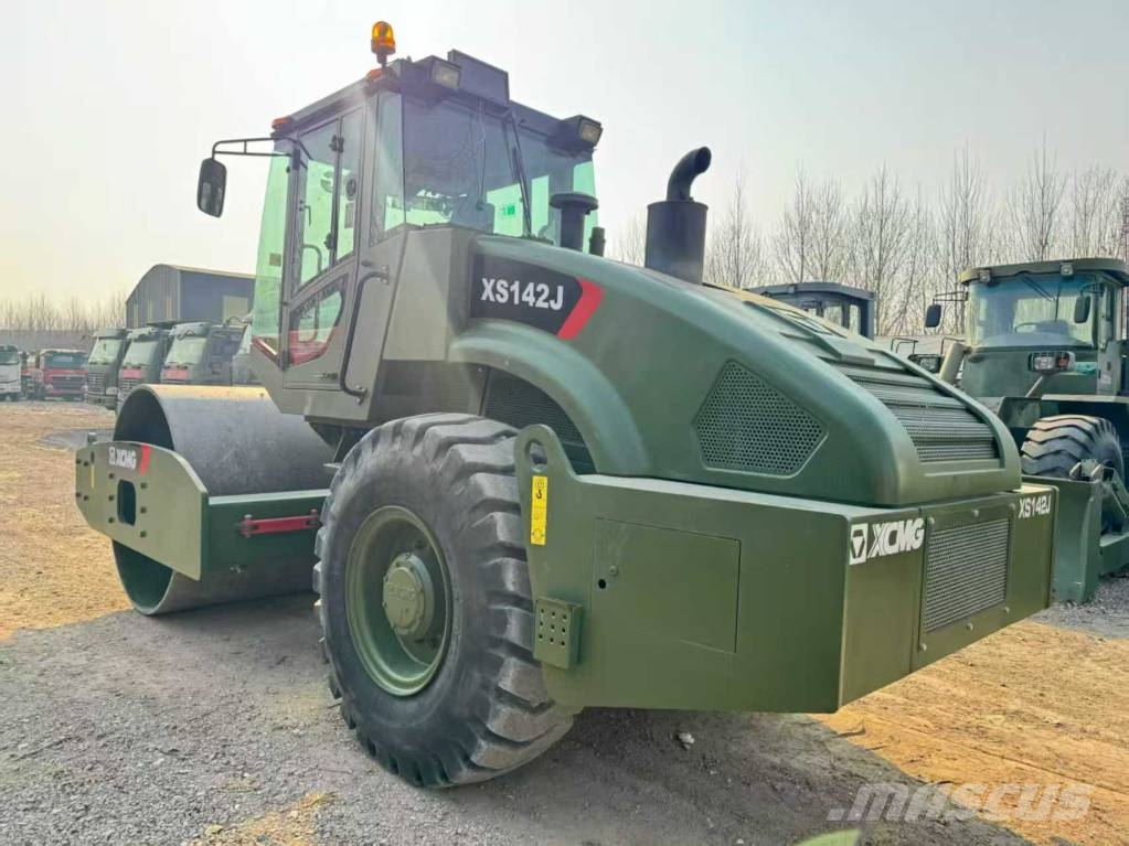 XCMG XS 142 J ضاغطات التربة