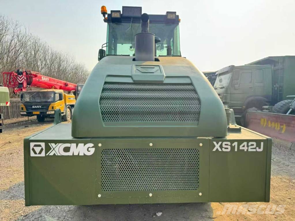 XCMG XS 142 J ضاغطات التربة