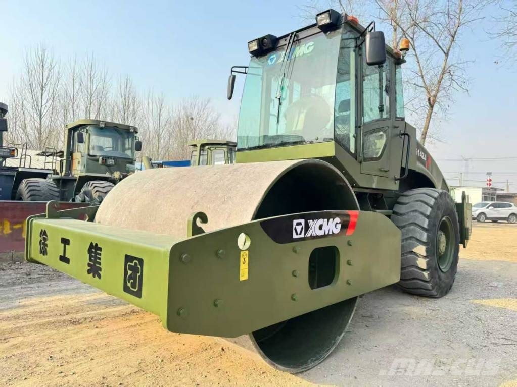 XCMG XS 142 J ضاغطات التربة