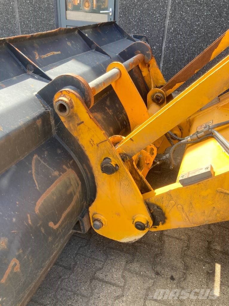 JCB 4 CX Buldoexcavatoare