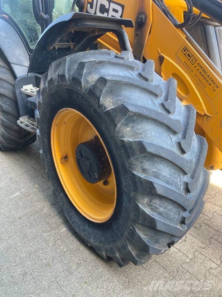 JCB 4 CX Buldoexcavatoare