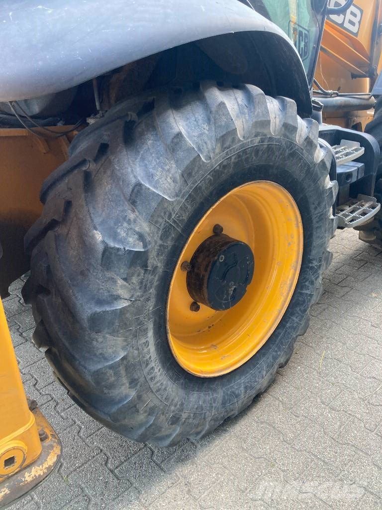JCB 4 CX Buldoexcavatoare