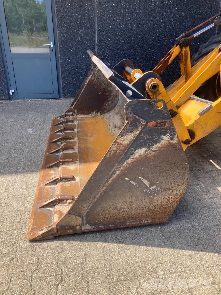 JCB 4 CX Buldoexcavatoare