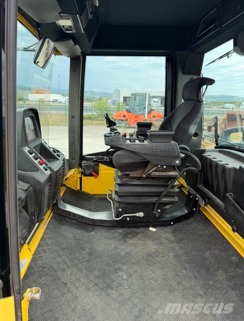 Bomag BW 174-4i مداحل ثنائية الاسطوانة