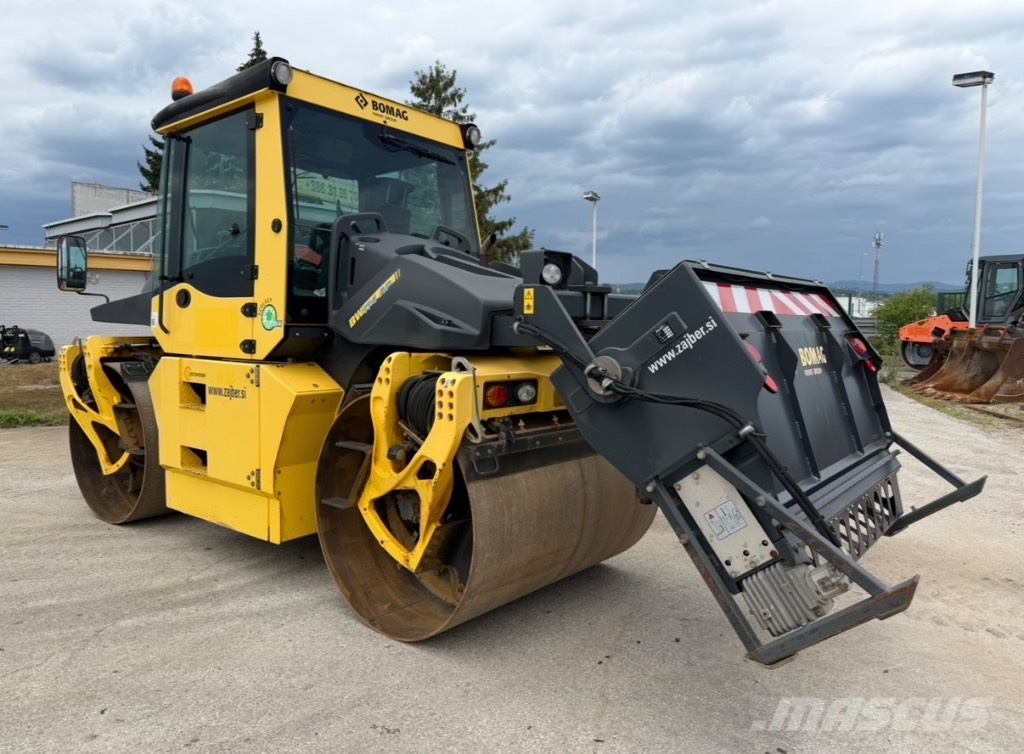 Bomag BW 174-4i مداحل ثنائية الاسطوانة