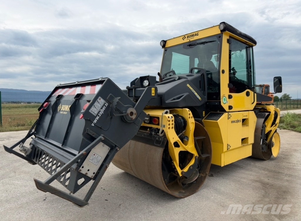 Bomag BW 174-4i مداحل ثنائية الاسطوانة