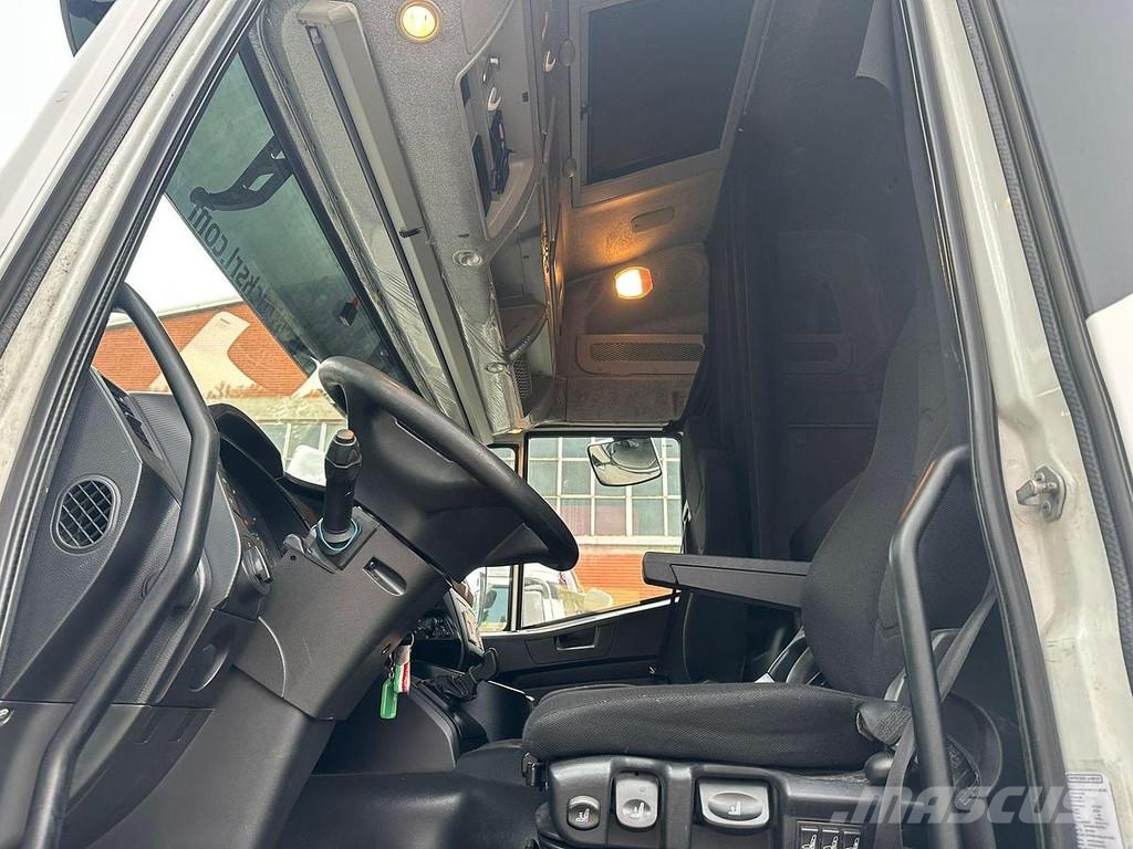 Iveco Stralis 460 شاحنات بمقصورة وهيكل
