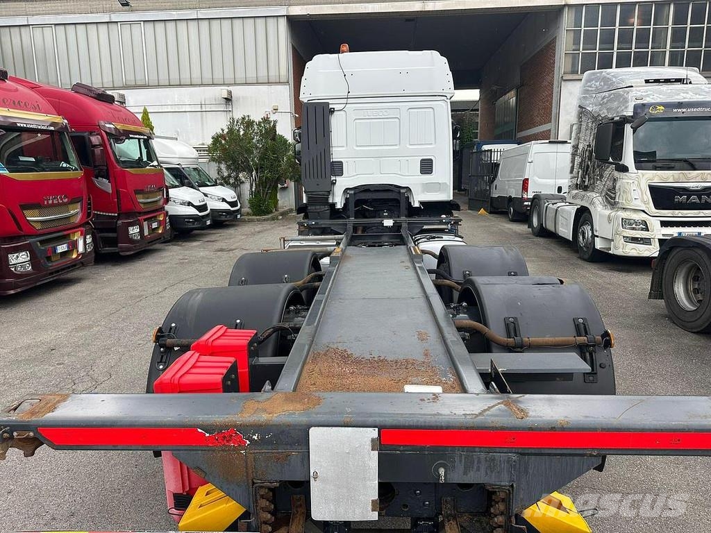 Iveco Stralis 460 شاحنات بمقصورة وهيكل