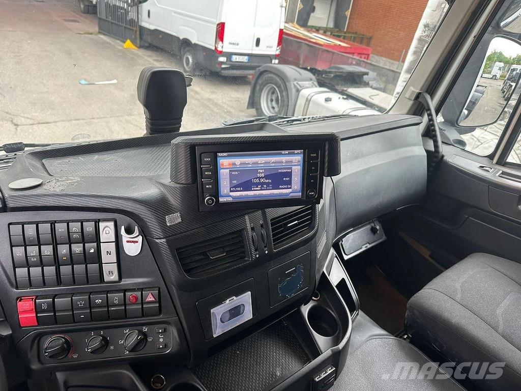 Iveco Stralis 460 شاحنات بمقصورة وهيكل
