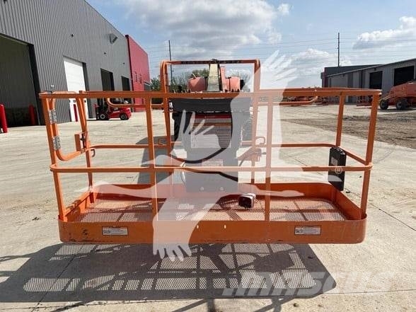 JLG 800S Teleskooppipuominostimet