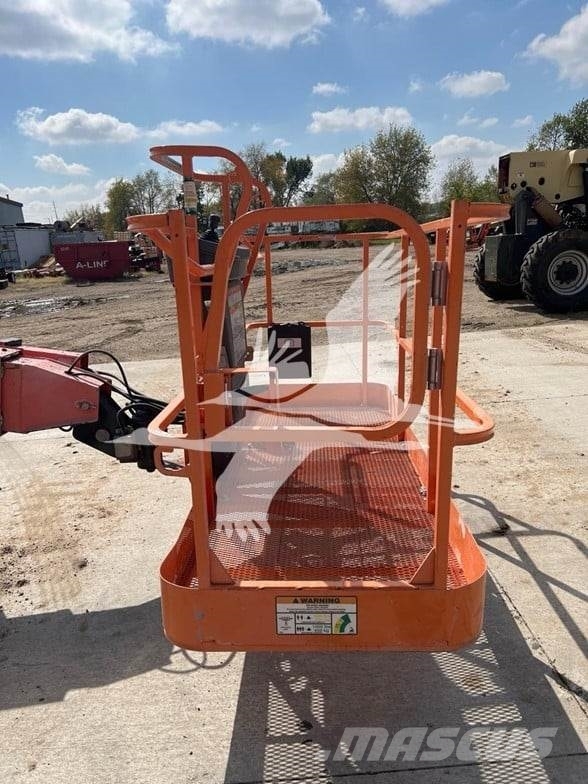 JLG 800S Teleskooppipuominostimet