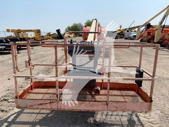 JLG 800S Teleskooppipuominostimet