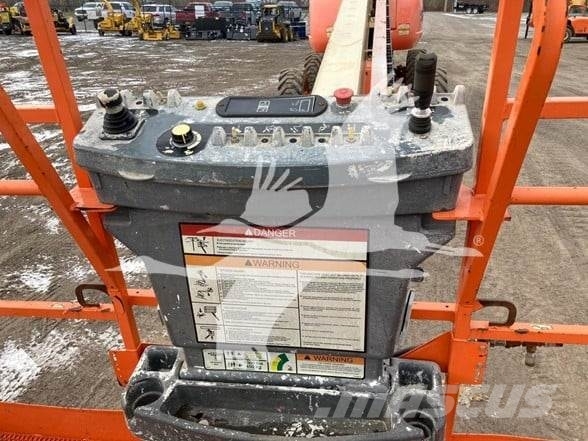 JLG 800S Teleskooppipuominostimet