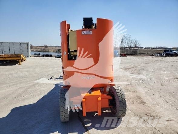 JLG E300AJP Plataforma de trabajo articulada