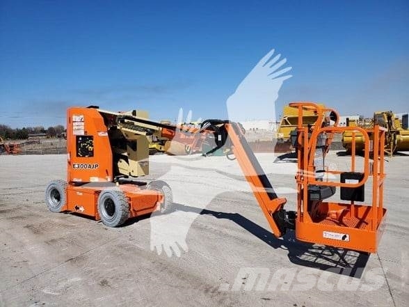 JLG E300AJP Plataforma de trabajo articulada