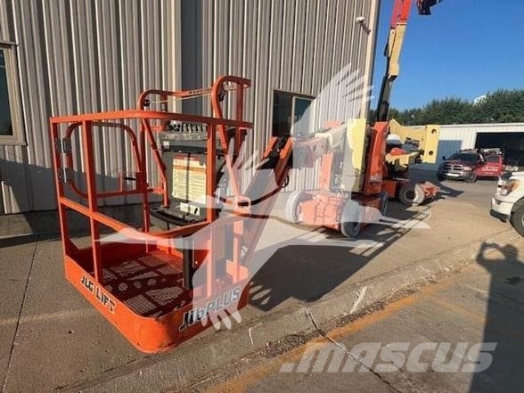 JLG E300AJP Plataforma de trabajo articulada