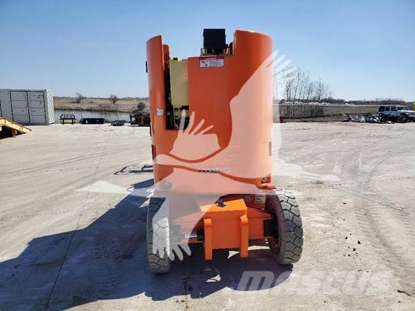 JLG E300AJP Plataforma de trabajo articulada