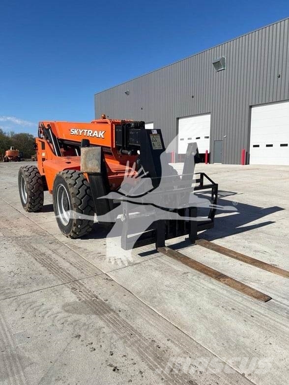 SkyTrak 10042 Telescopic handlers