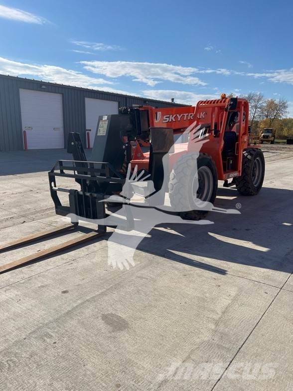 SkyTrak 10042 Telescopic handlers