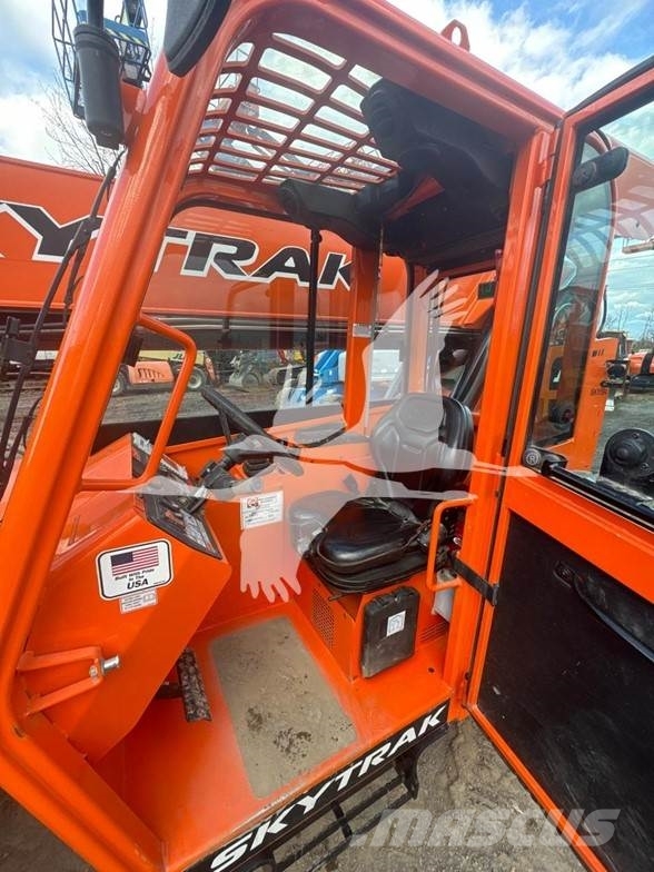 SkyTrak 10054 Telescopic handlers