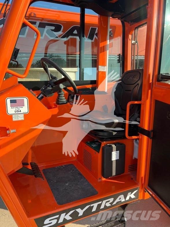 SkyTrak 10054 Telescopic handlers