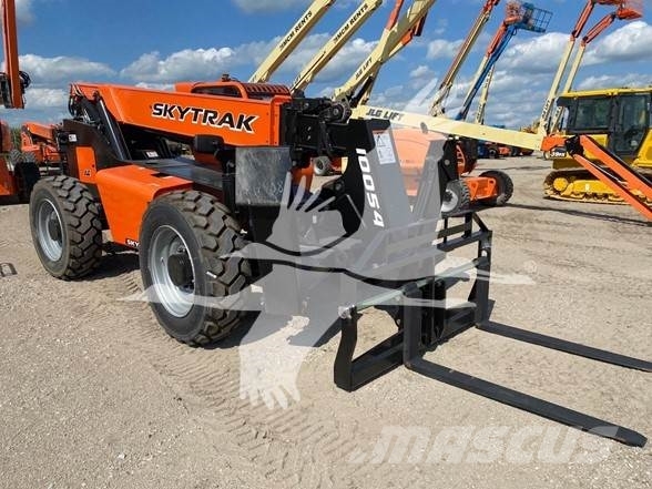 SkyTrak 10054 Telescopic handlers