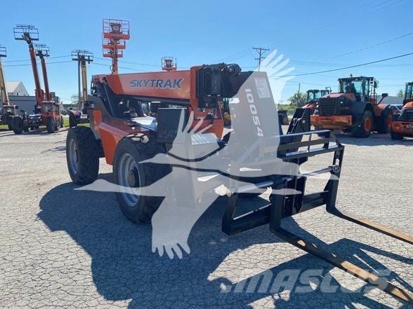 SkyTrak 10054 Telescopic handlers