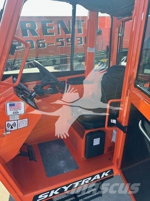 SkyTrak 10054 Telescopic handlers