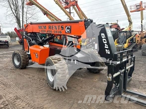 SkyTrak 6042 Telescopic handlers