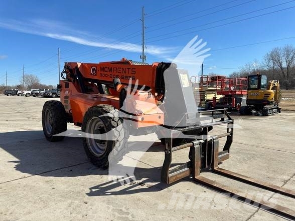 SkyTrak 6042 Telescopic handlers