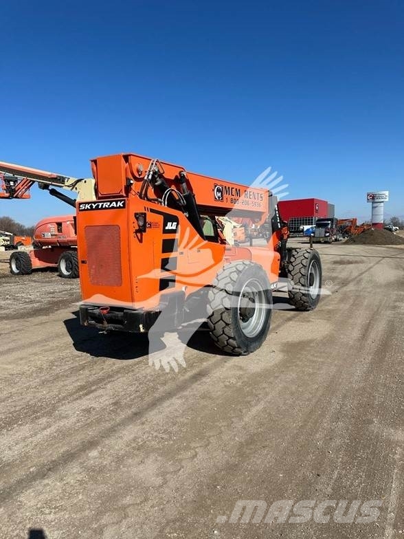 SkyTrak 8042 Telescopic handlers