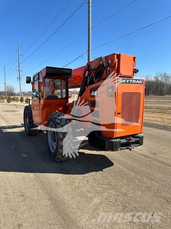 SkyTrak 8042 Telescopic handlers